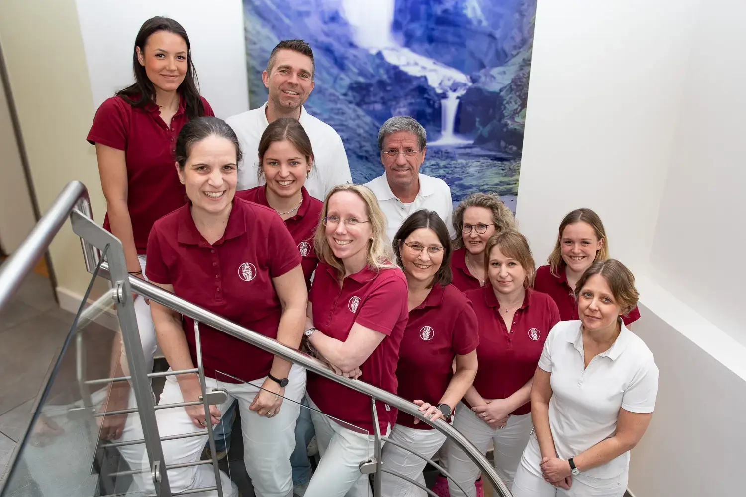 Das Team der Gelenkallee auf der Treppe